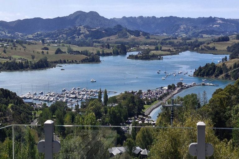 Photo of property in 84 Brick Bay Drive, Sandspit, Warkworth, 0982