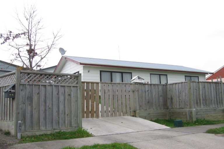 Photo of property in 27 Tiller Close, Kelvin Grove, Palmerston North, 4414