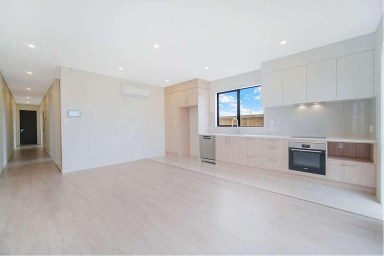 Photo of property in 12 Kaapehu Street, Karaka, 2578