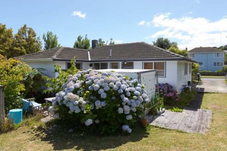 Photo of property in 2 Owhiti Street, Titahi Bay, Porirua, 5022
