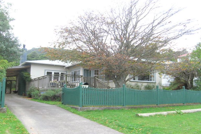 Photo of property in 16 Tremewan Street, Tawa, Wellington, 5028