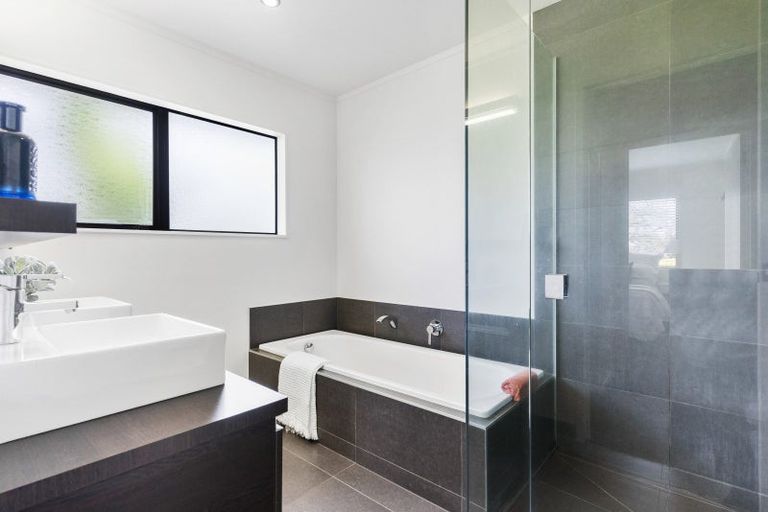 Photo of property in 2/6 Summermist Drive, Northpark, Auckland, 2013