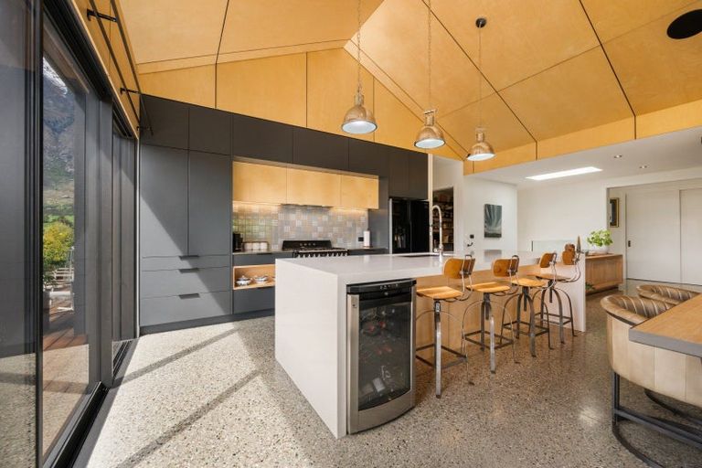 Photo of property in 37 Pendeen Crescent, Jacks Point, Queenstown, 9371