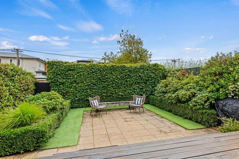 Photo of property in 2/110 Leinster Road, Merivale, Christchurch, 8014