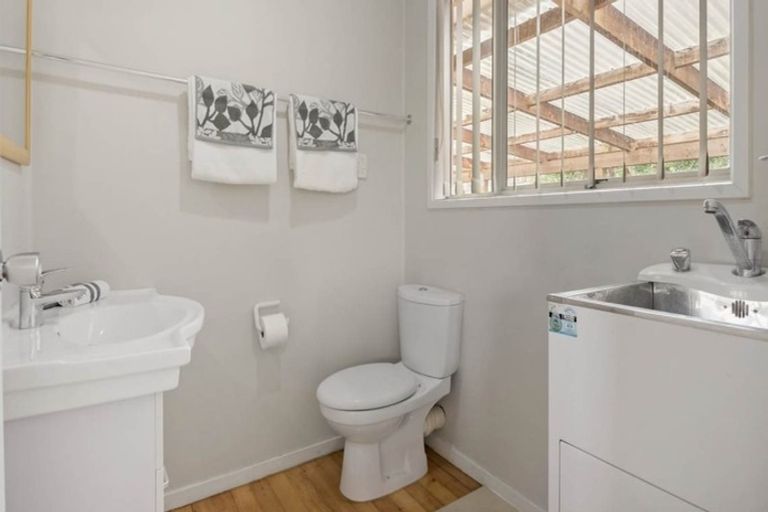 Photo of property in 1/10 Mcquoid Place, Glenfield, Auckland, 0629