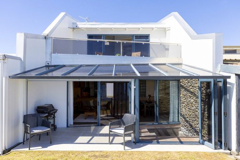 Photo of property in 2/227 Lake Terrace, Waipahihi, Taupo, 3330