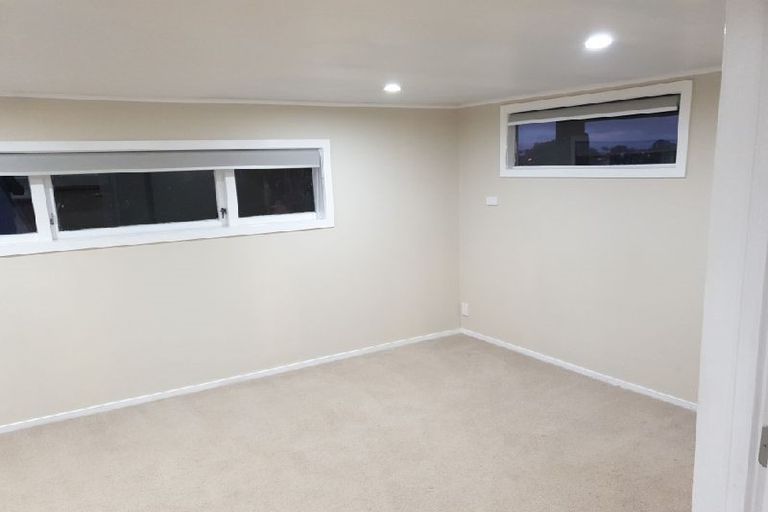 Photo of property in 8 Peter Terrace, Castor Bay, Auckland, 0620