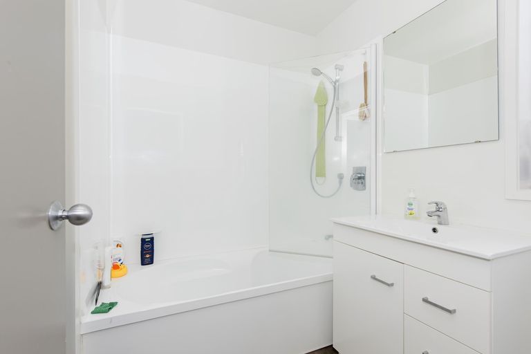 Photo of property in 6/36 West Coast Road, Glen Eden, Auckland, 0602