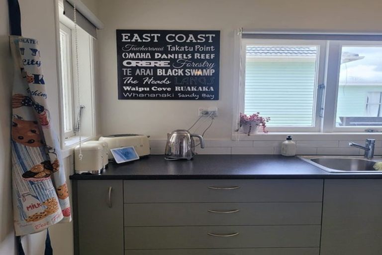 Photo of property in 1/47 Clevedon Road, Papakura, 2110