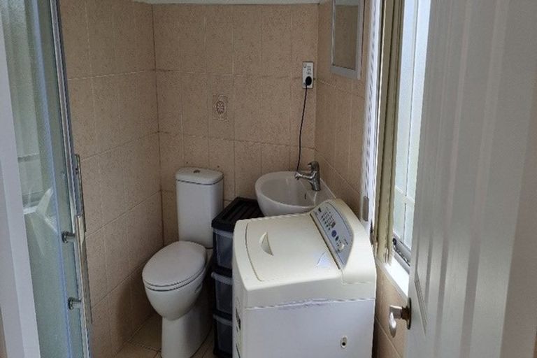 Photo of property in 18 Cheryl Place, Hillcrest, Auckland, 0627