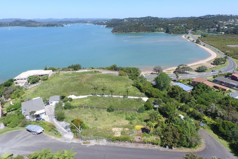 Photo of property in 1/5 Seaview Avenue, Northcote, Auckland, 0627