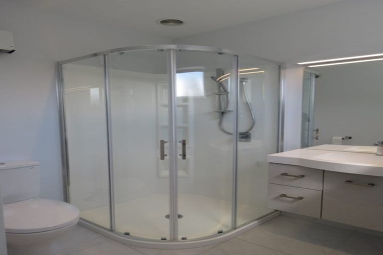 Photo of property in 102 Aorangi Road, Bryndwr, Christchurch, 8053