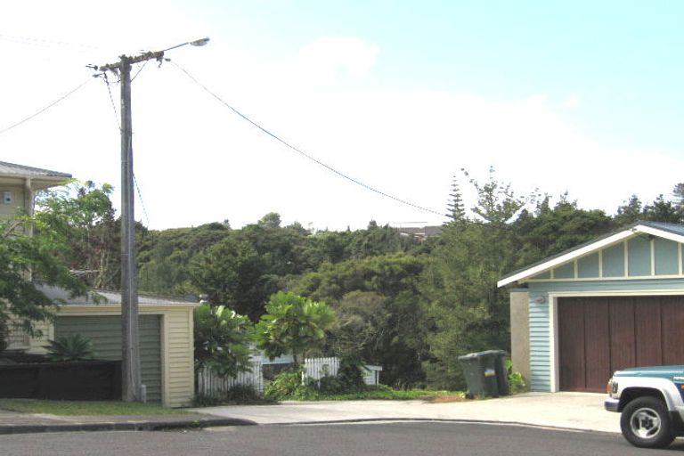 Photo of property in 34 Le Roy Terrace, Birkenhead, Auckland, 0626