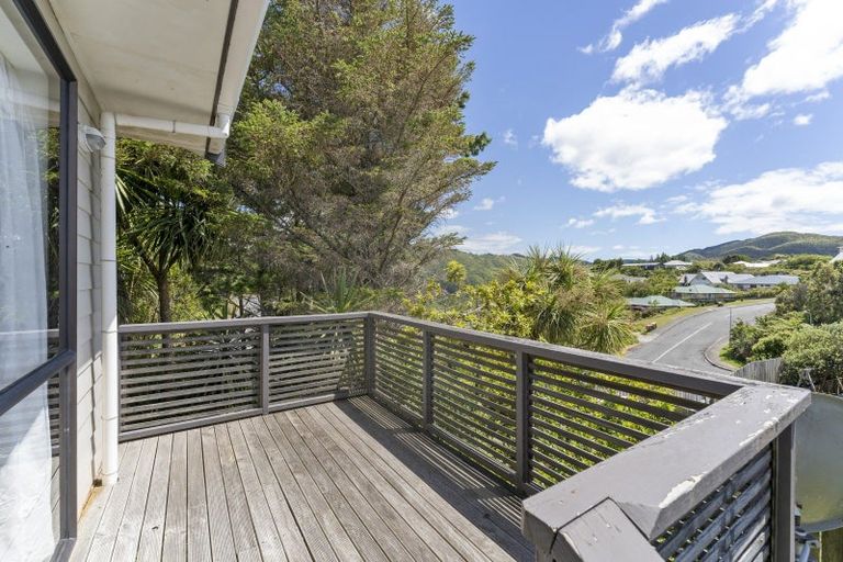 Photo of property in 24 Jasmine Grove, Maungaraki, Lower Hutt, 5010