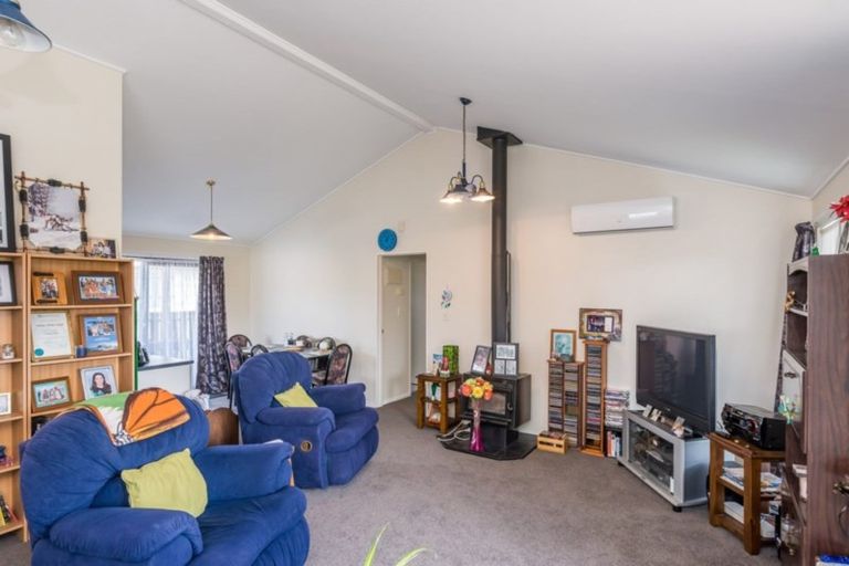 Photo of property in 8a Elder Grove, Paraparaumu, 5032