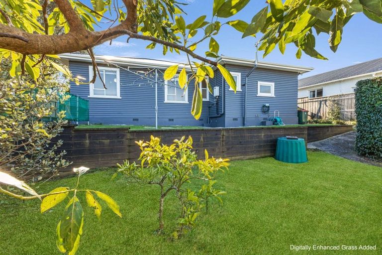 Photo of property in 9 Selwyn Street, Lower Vogeltown, New Plymouth, 4310