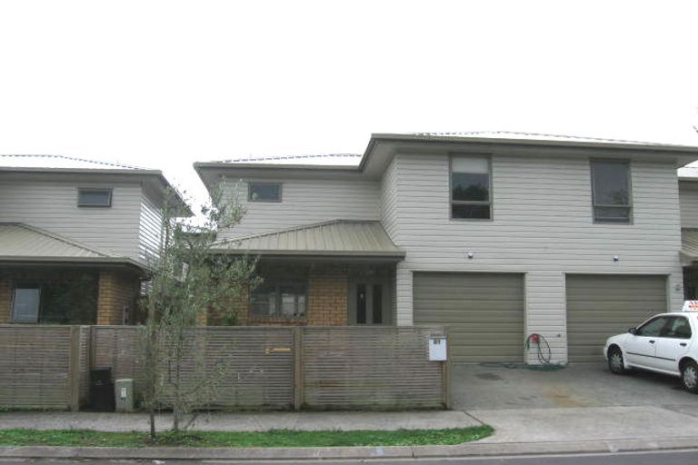 Photo of property in 21 Verdale Circle, Glen Eden, Auckland, 0602