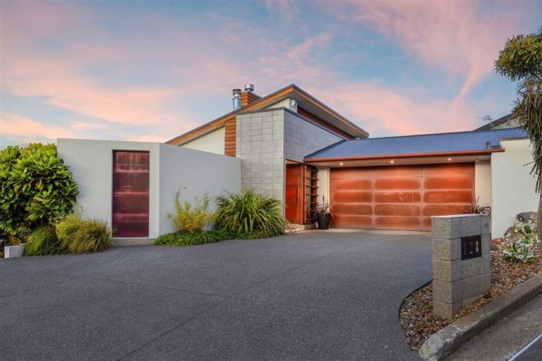 Photo of property in 128 Glenstrae Road, Redcliffs, Christchurch, 8081