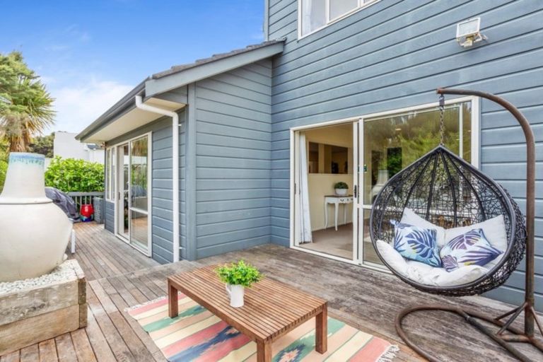 Photo of property in 18 Tyrico Close, Unsworth Heights, Auckland, 0632