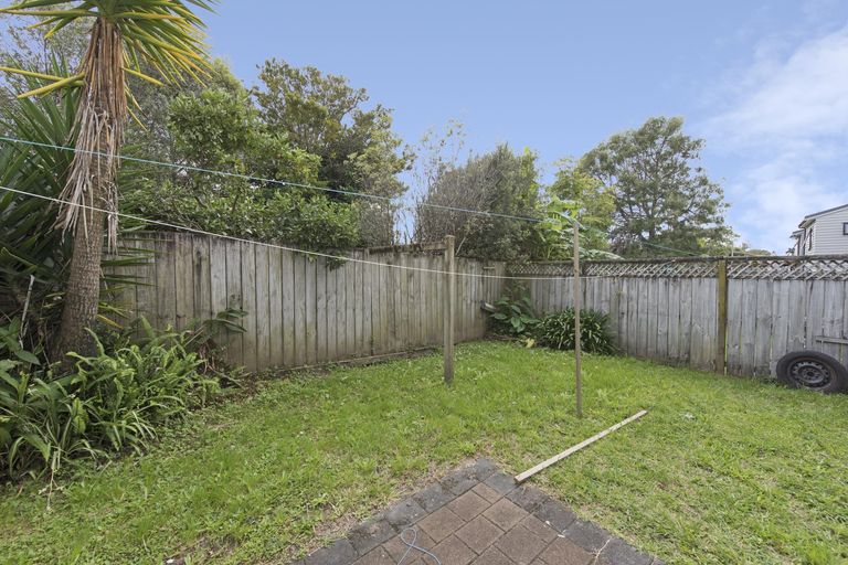 Photo of property in 6/36 West Coast Road, Glen Eden, Auckland, 0602