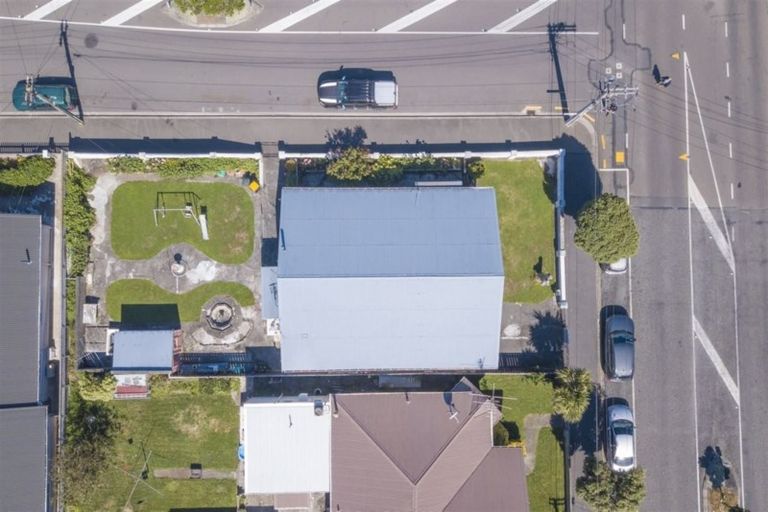 Photo of property in 41 Derwent Street, Island Bay, Wellington, 6023