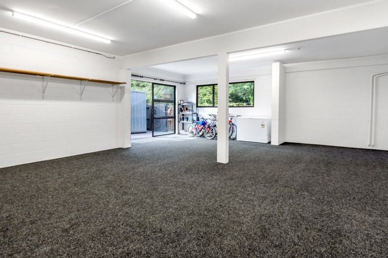 Photo of property in 21 Lastel Place, Shelly Park, Auckland, 2014