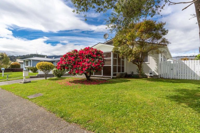 Photo of property in 100 Clouston Park Road, Clouston Park, Upper Hutt, 5018
