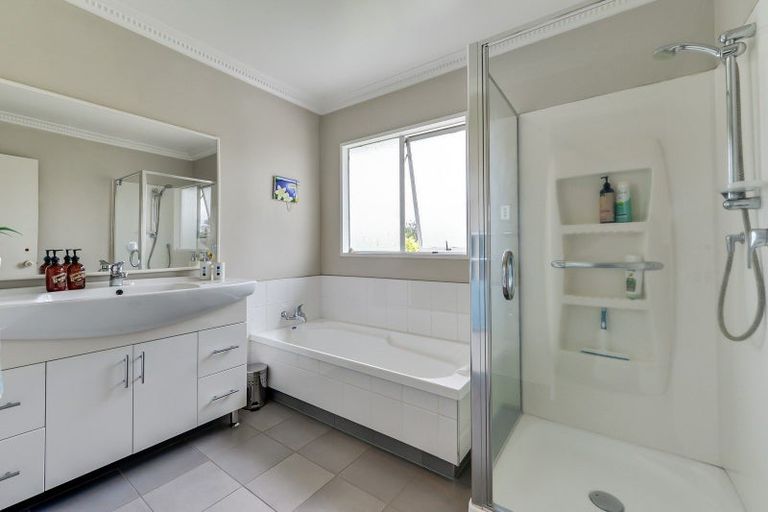 Photo of property in 43 Chedworth Avenue, Chedworth, Hamilton, 3210