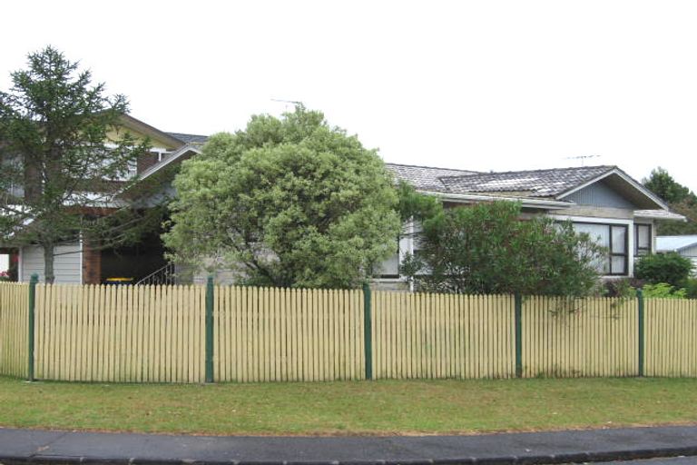Photo of property in 2 Pakira Avenue, Glendene, Auckland, 0602