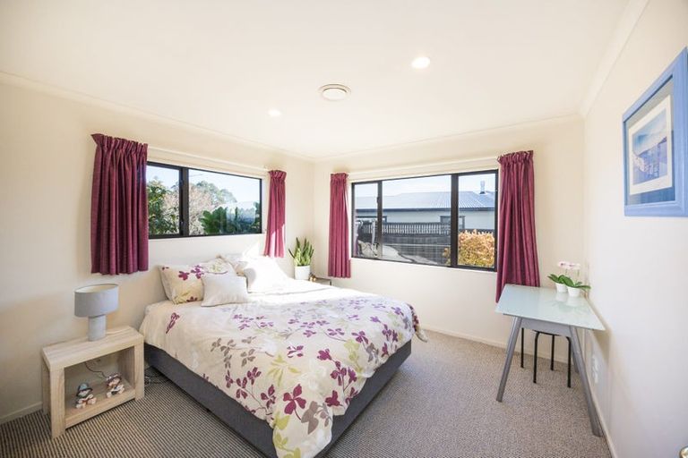 Photo of property in 111 Ruapehu Drive, Fitzherbert, Palmerston North, 4410