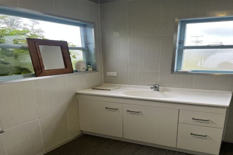 Photo of property in 108 Seaview Road, Paraparaumu Beach, Paraparaumu, 5032