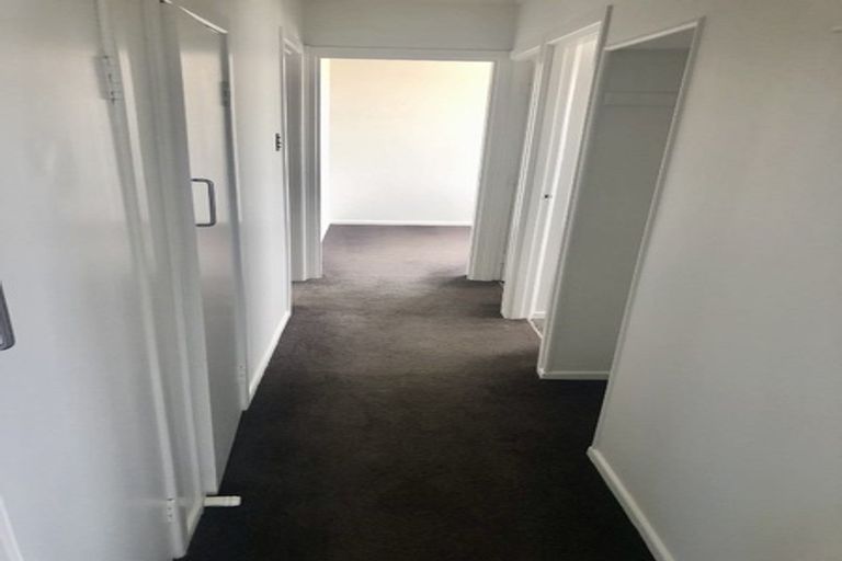 Photo of property in 40 Flanshaw Road, Te Atatu South, Auckland, 0610