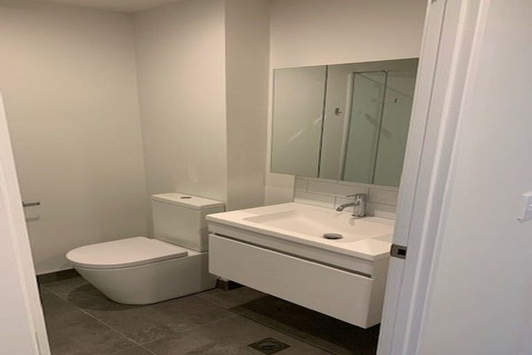 Photo of property in 7/35 Garadice Road, Rothesay Bay, Auckland, 0630