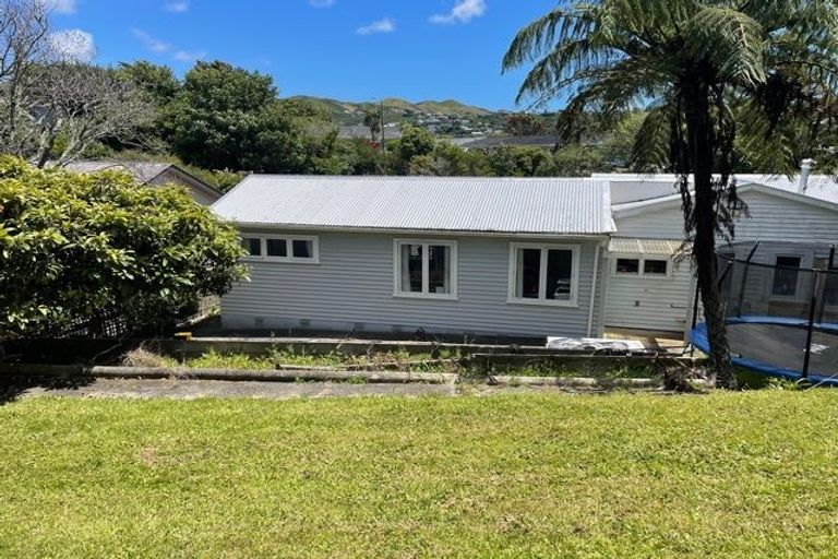 Photo of property in 19 Petherick Crescent, Johnsonville, Wellington, 6037
