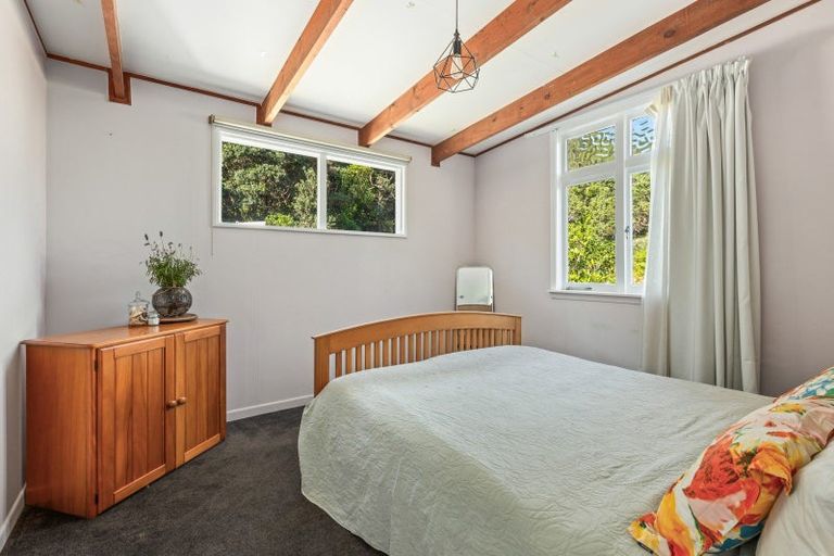 Photo of property in 32 Karekare Road, Karekare, New Lynn, 0772