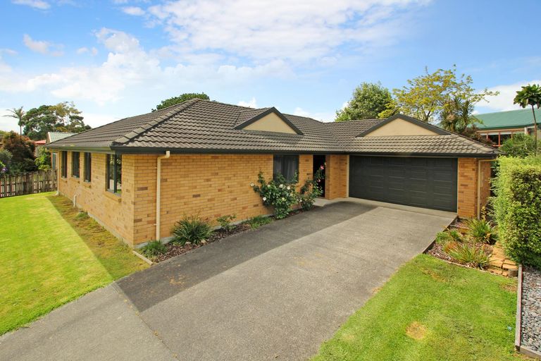 Photo of property in 13 Four Oaks Place, Pukekohe, 2120