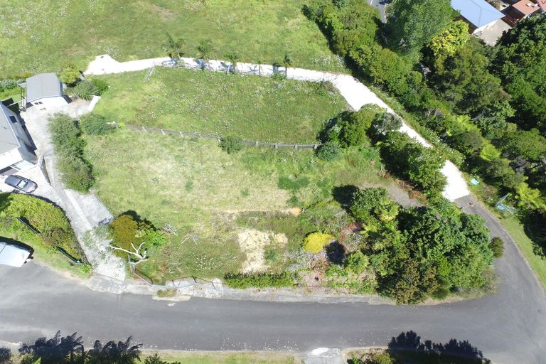 Photo of property in 1/5 Seaview Avenue, Northcote, Auckland, 0627