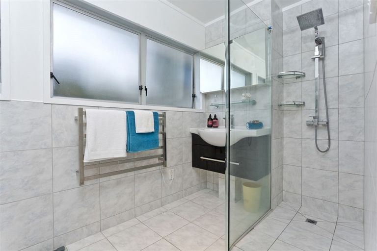 Photo of property in 12 Seaton Road, Murrays Bay, Auckland, 0630