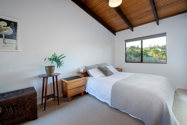 Photo of property in 102 Kowhai Road, Campbells Bay, Auckland, 0630