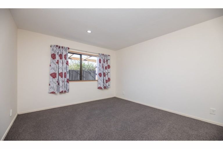 Photo of property in 2a Wainoni Road, Wainoni, Christchurch, 8061