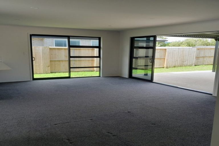 Photo of property in 69 Kaurinui Crescent, One Tree Point, 0118