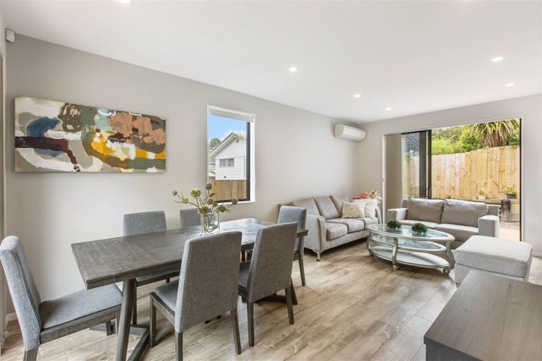 Photo of property in 1b Julia Place, Totara Vale, Auckland, 0629