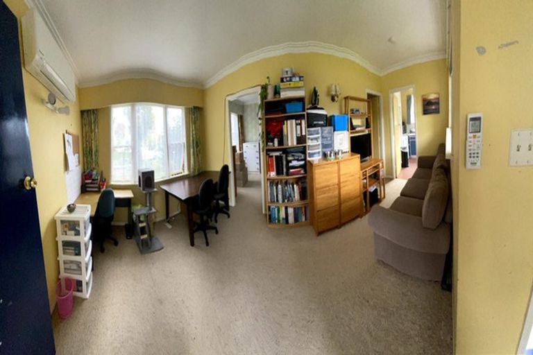 Photo of property in 27 Saint Albans Avenue, Hokowhitu, Palmerston North, 4410