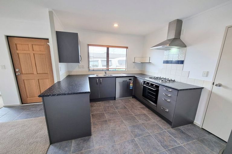 Photo of property in 3/520 Don Buck Road, Westgate, Auckland, 0614