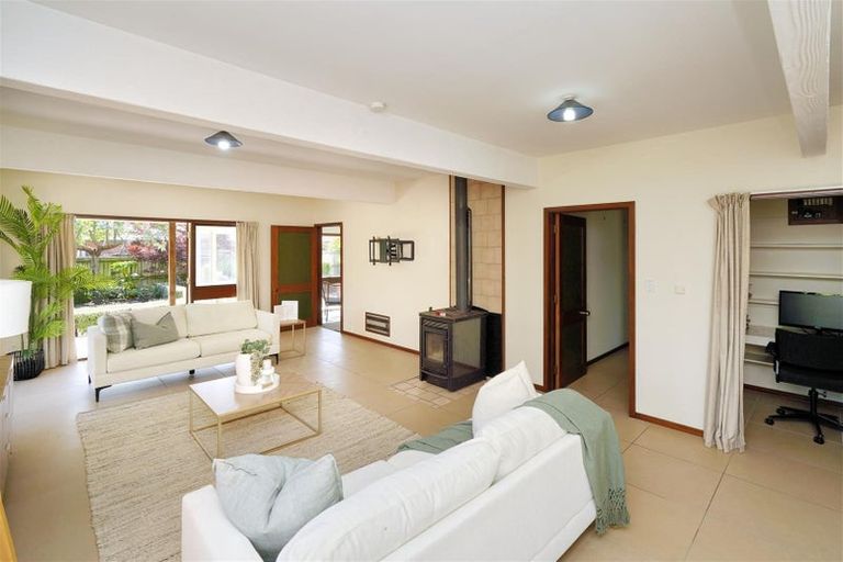 Photo of property in 70b Avonhead Road, Avonhead, Christchurch, 8042