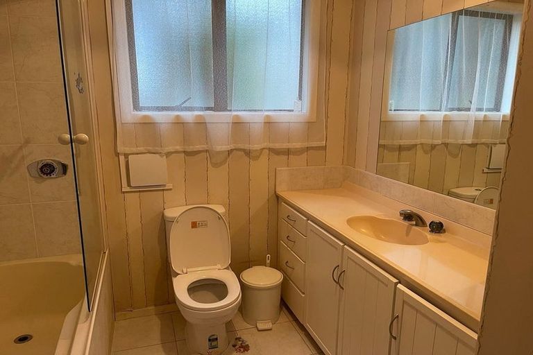 Photo of property in 17 Waller Avenue, Bucklands Beach, Auckland, 2012