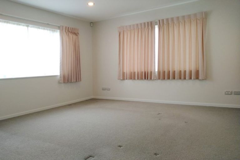 Photo of property in 9 Bushpark Place, Flat Bush, Auckland, 2016