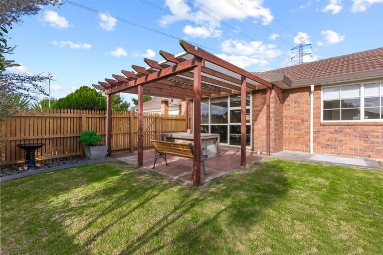 Photo of property in 15 Mt Lebanon Crescent, The Gardens, Auckland, 2105