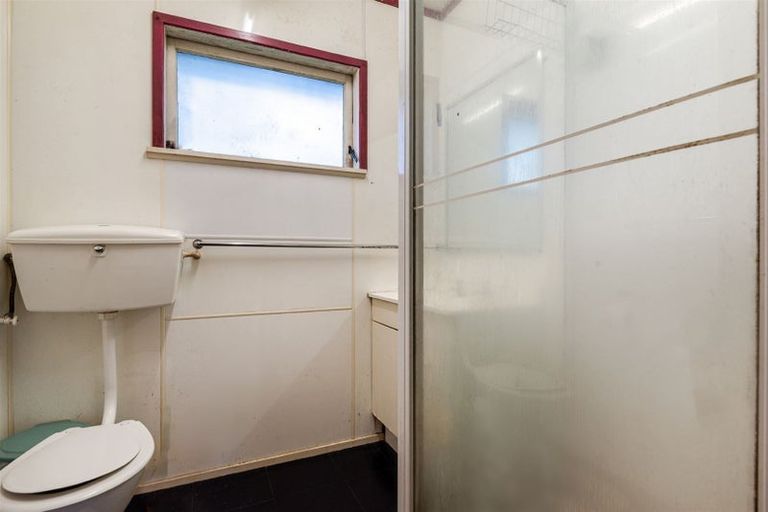 Photo of property in 1/22 Gladys Avenue, Glenfield, Auckland, 0629