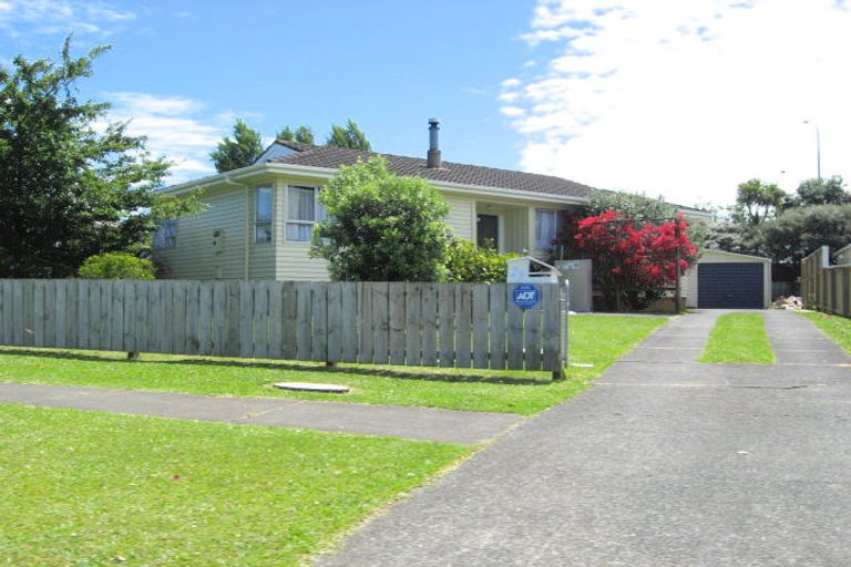 Photo of property in 29 Staverton Crescent, Mangere, Auckland, 2022